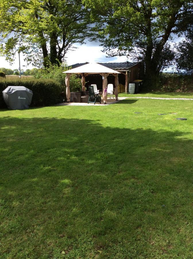 Le Boterff Gites Et Camping Saint-Mayeux Kültér fotó